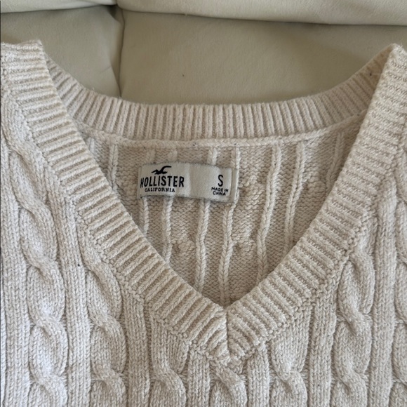 Hollister Women's Cropped Cream Cable Knit Sweater Vest Size Small - Picture 2 of 4